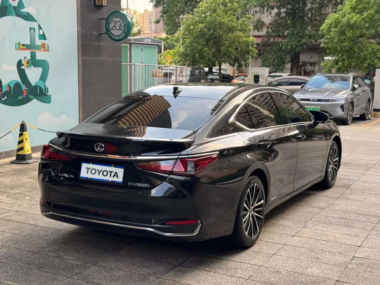 Lexus ES 2021 300h Prestige Edition 4