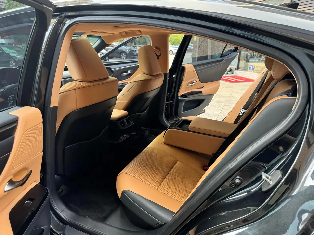Lexus ES 2021 300h Prestige Edition 7