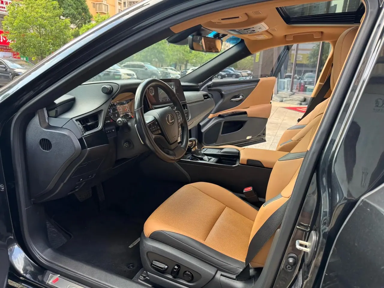 Lexus ES 2021 300h Prestige Edition 8
