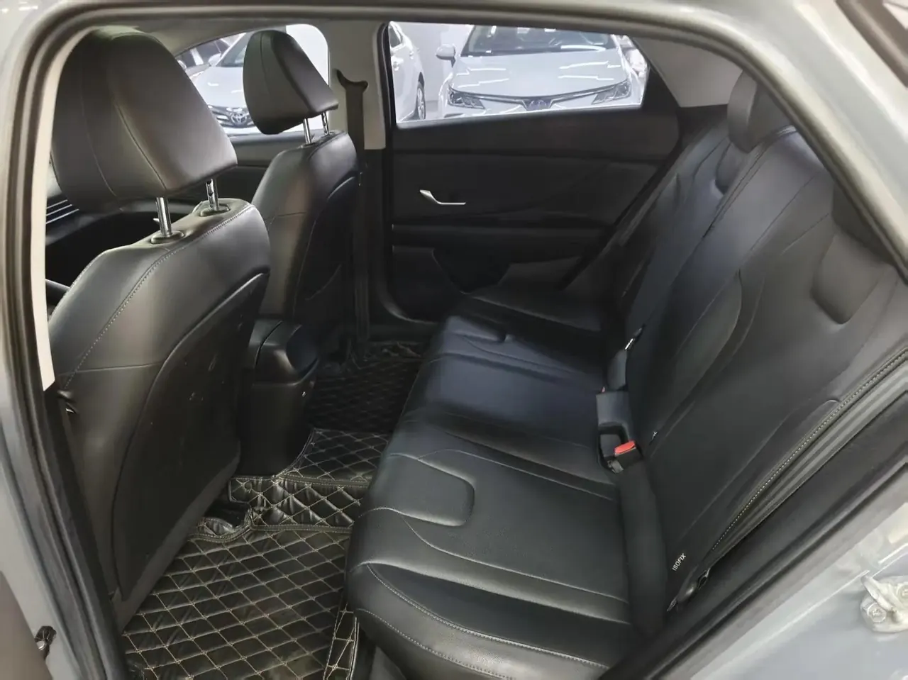 Elantra 2021 1.5L CVT Luxury Edition 4