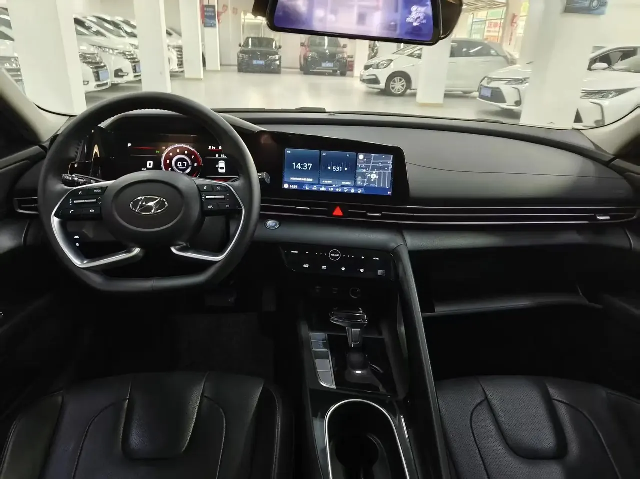 Elantra 2021 1.5L CVT Luxury Edition 5