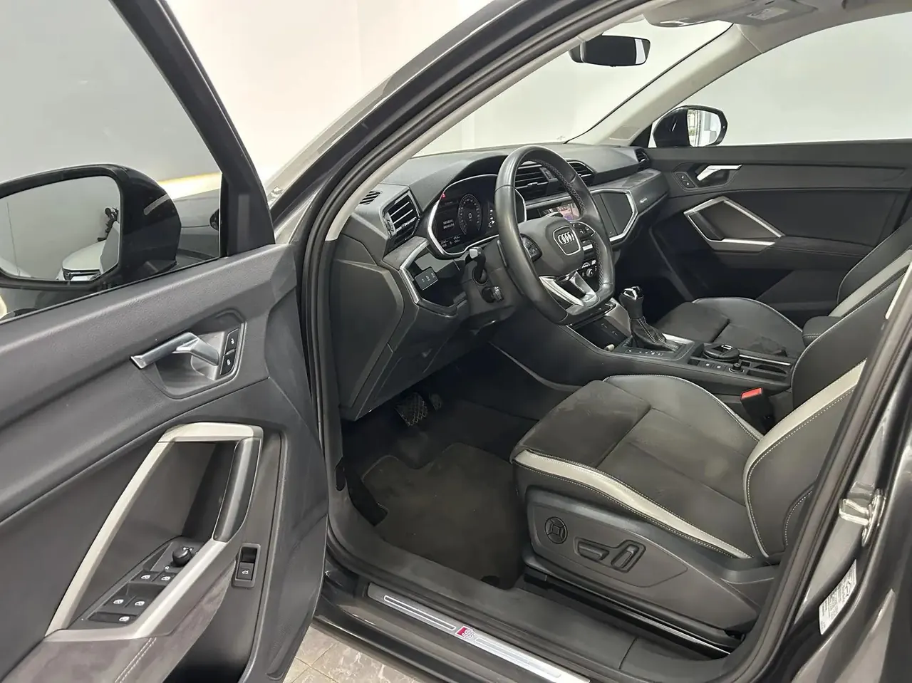Audi 2023 Q3 1.4TFSI 35TFSI Fashion Dynamic Automatic 8