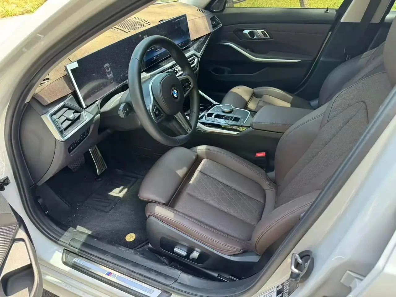 BMW 3 Series 2022 320i Sports Suit 4