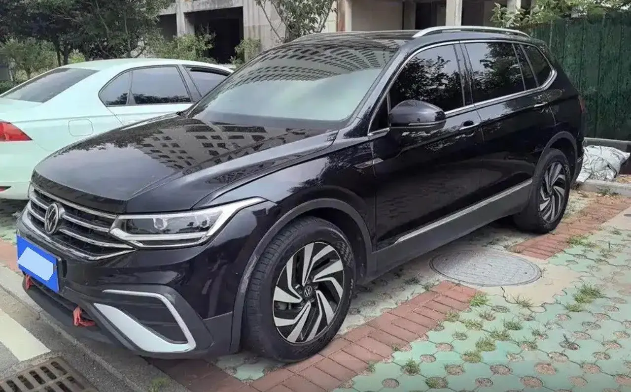 Tiguan L 2022 330TSI Automatic Two-Drive Smart Edition - View 1