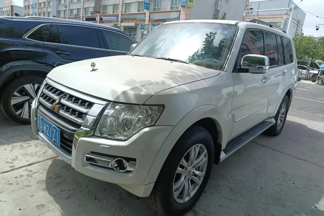 Open image lightbox: Pajero (Imported) 2018 3.0L Automatic Standard Edition