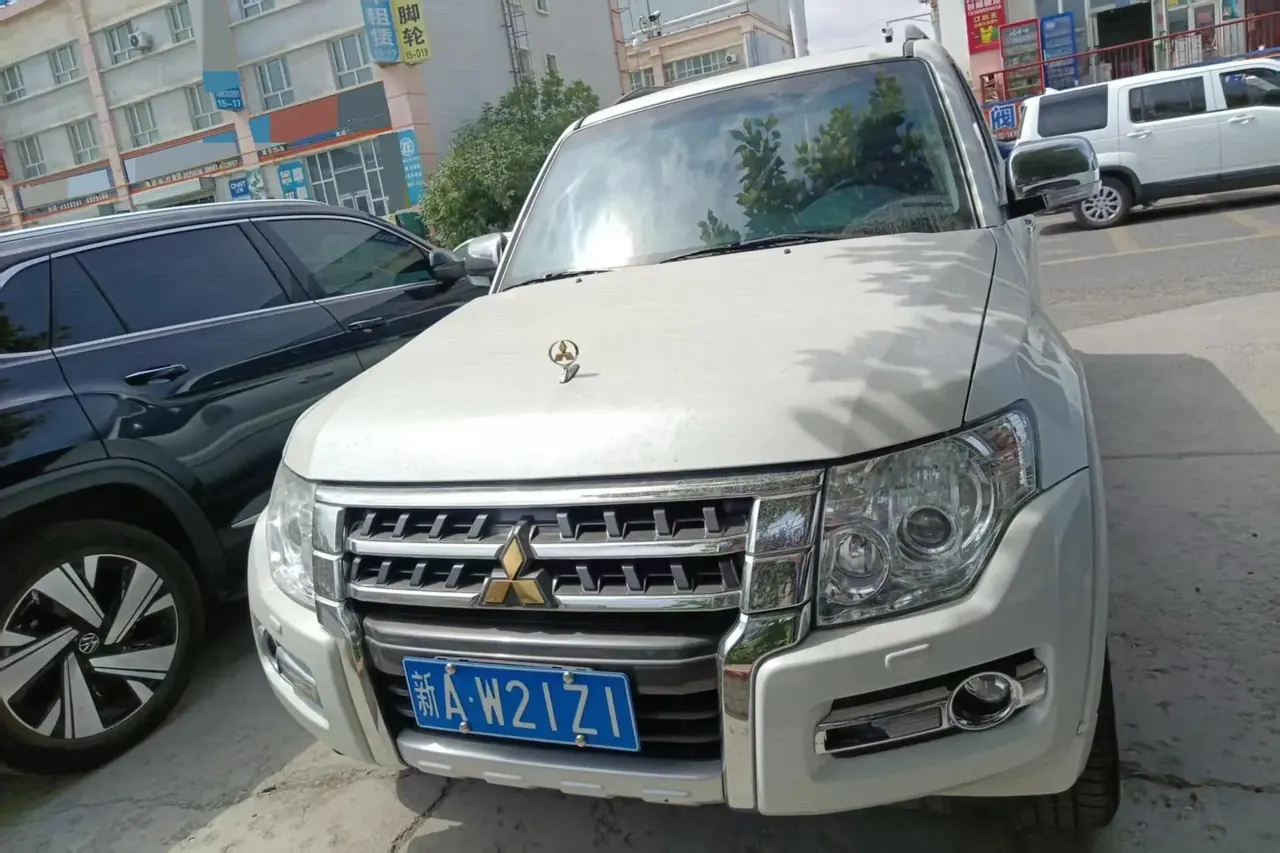 Pajero (Imported) 2018 3.0L Automatic Standard Edition 2