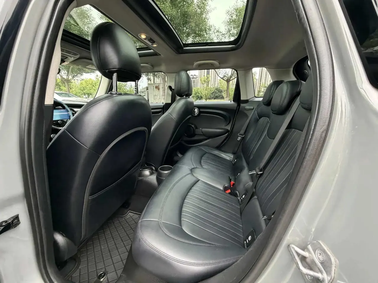 MINI 2022 model change 1.5T ONE five-door version PLUS 9