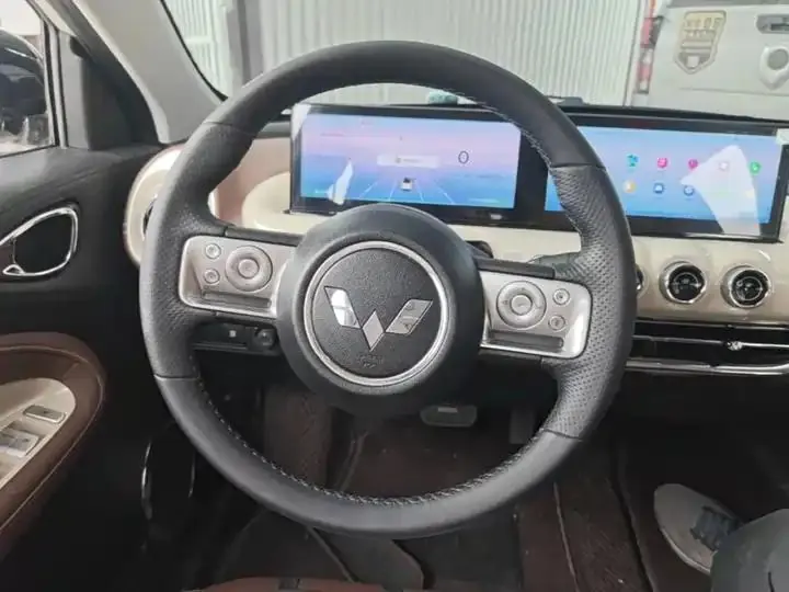 WuLing Plantronics 2023 333km LingBox Connected 11