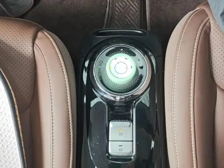 WuLing Plantronics 2023 333km LingBox Connected 14