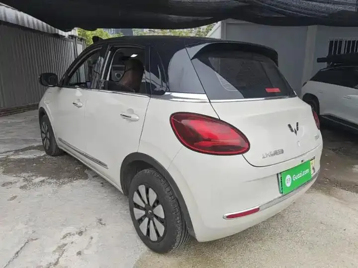 WuLing Plantronics 2023 333km LingBox Connected 5