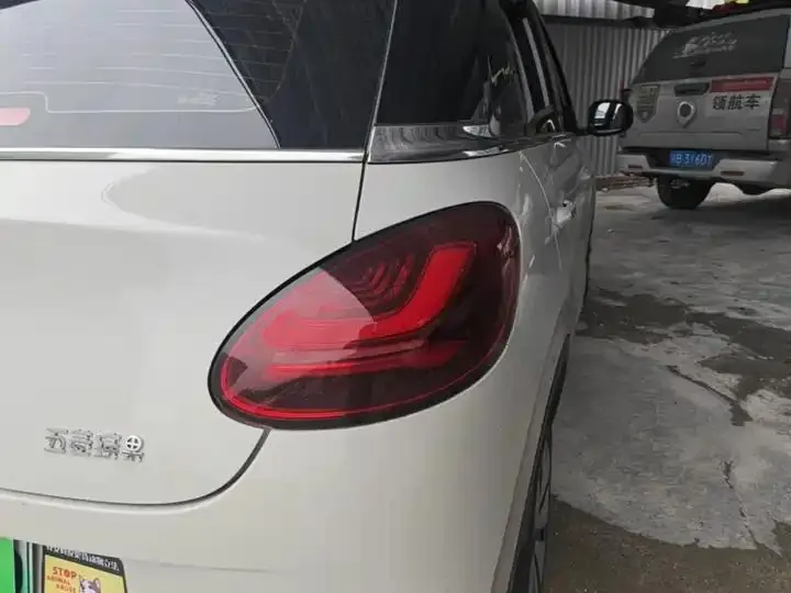 WuLing Plantronics 2023 333km LingBox Connected 8
