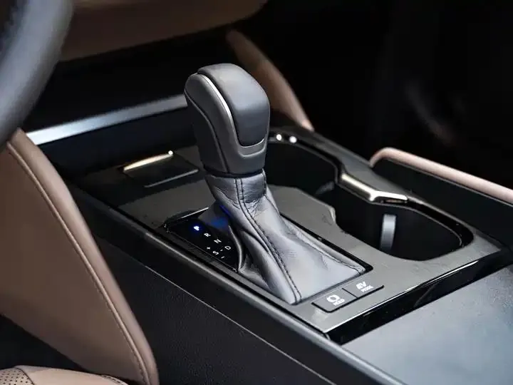 Lexus ES 2025 300h Premium Edition 15