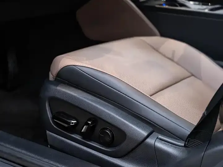 Lexus ES 2025 300h Premium Edition 19