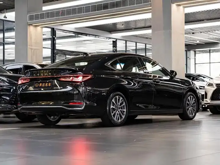 Lexus ES 2025 300h Premium Edition 3