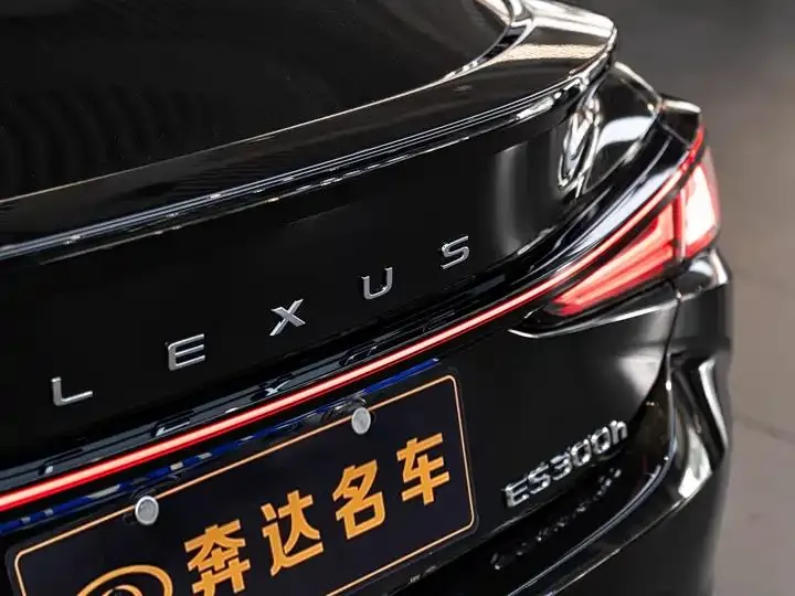 Lexus ES 2025 300h Premium Edition 7