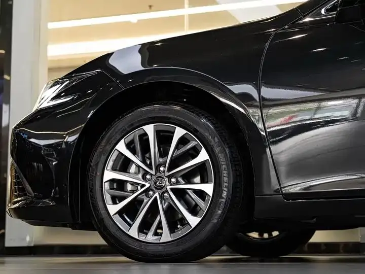 Lexus ES 2025 300h Premium Edition 8
