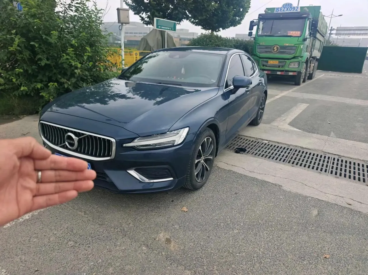 Volvo S60 2022 B4 Zhiyi Deluxe Edition - View 1