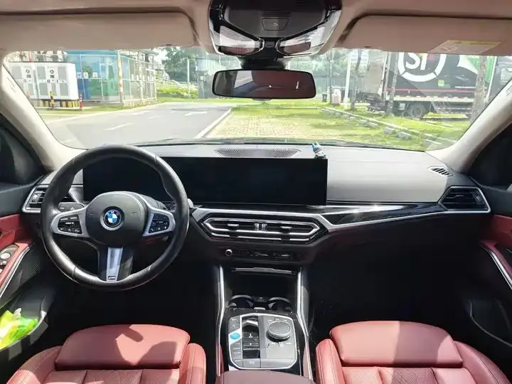 BMW i3 2024 eDrive 35 L 12