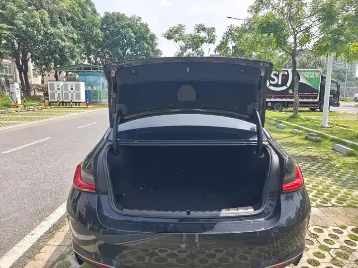BMW i3 2024 eDrive 35 L 18