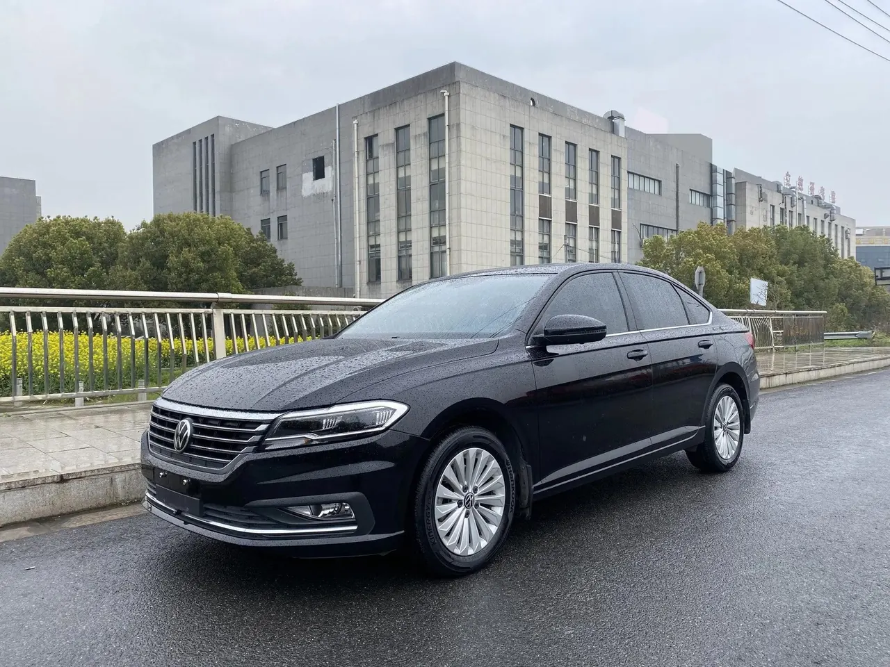 Open image lightbox: Lavida 2022 280TSI DSG Comfort Edition