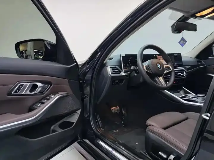 BMW 3 Series 2023 model 320Li M Sport Package 10