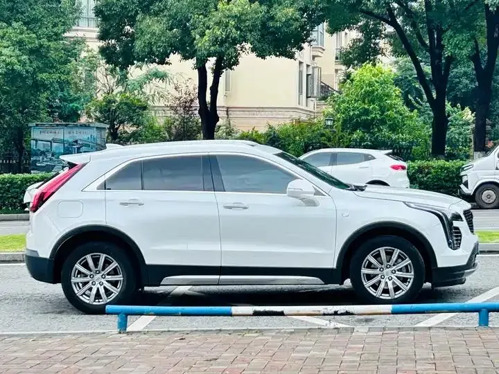 Cadillac XT4 2021 28T Two-Wheel Drive Premium Model 4