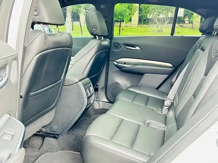 Cadillac XT4 2021 28T Two-Wheel Drive Premium Model 9