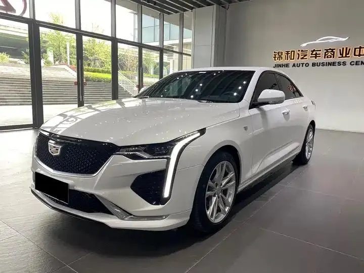 Открыть галерею: Cadillac CT4 2021 28T fashion model