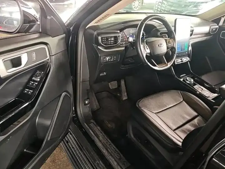 Explorer 2020 EcoBoost 285 RWD Style 6-Seater 16