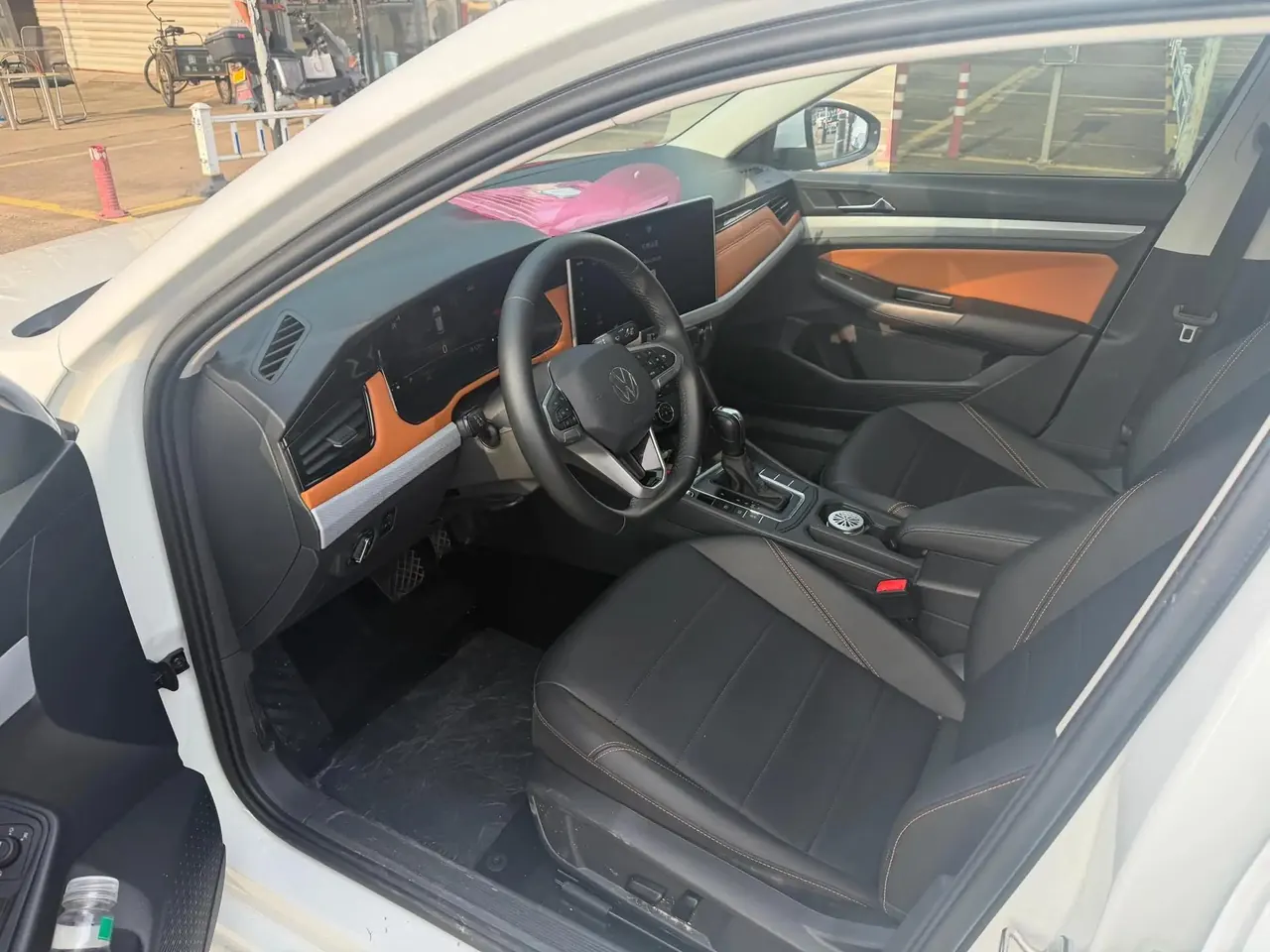Volkswagen 2025 Bora 1.2TSI 200TSI Yuexing Navigation Edition Automatic Gear 2