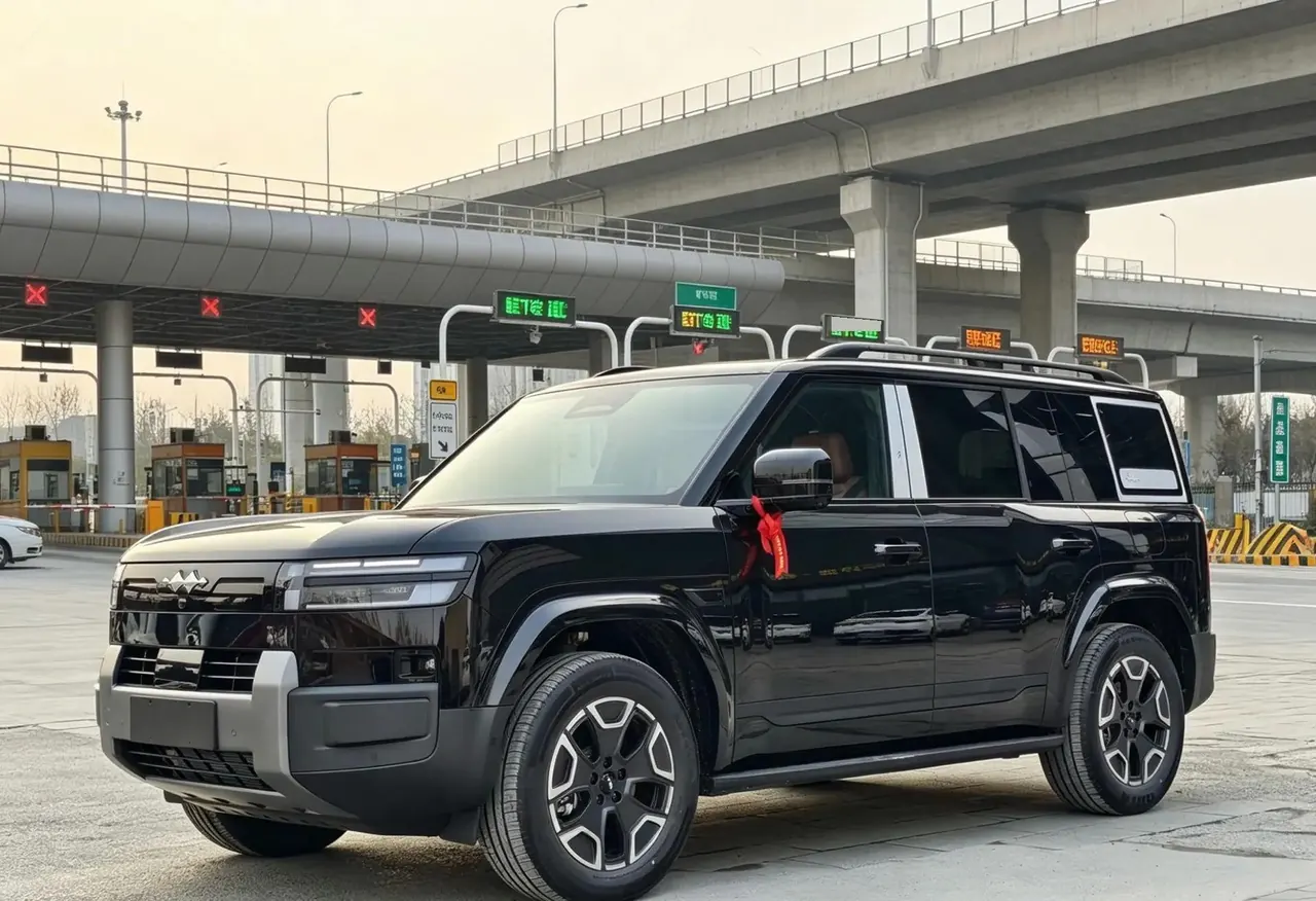 FangChengBao 2025 Titanium 7 1.5T Stepless 200KM Two-Drive Max Edition Automatic Gear - View 1