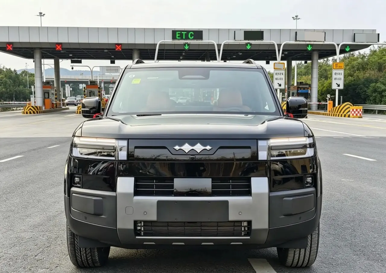 FangChengBao 2025 Titanium 7 1.5T Stepless 200KM Two-Drive Max Edition Automatic Gear 2