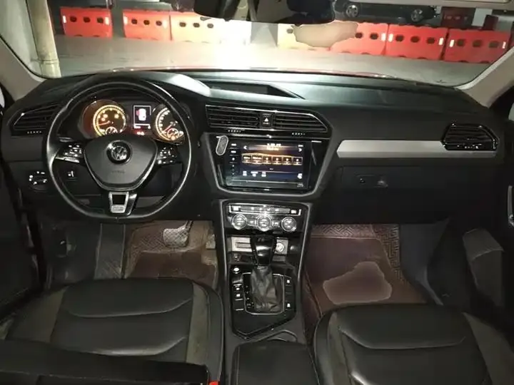 Tiguan L 2020 330TSI Automatic Two-Drive Panoramic Comfort Edition VI 10