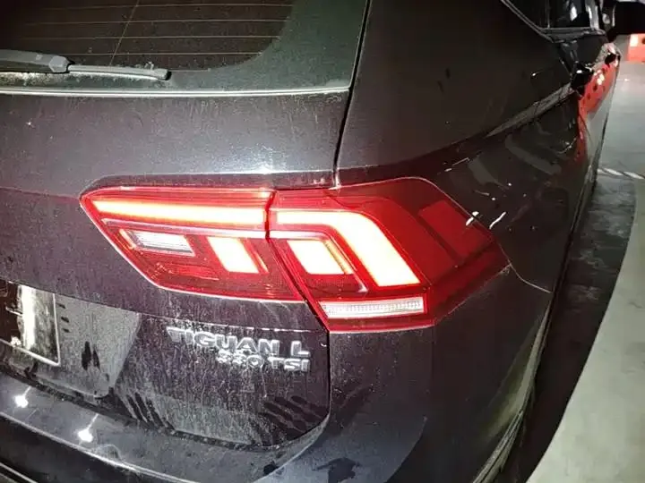 Tiguan L 2020 330TSI Automatic Two-Drive Panoramic Comfort Edition VI 8
