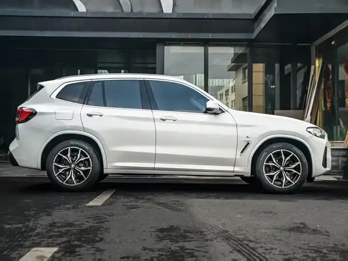 BMW X3 2023 xDrive25i M sports suit 3