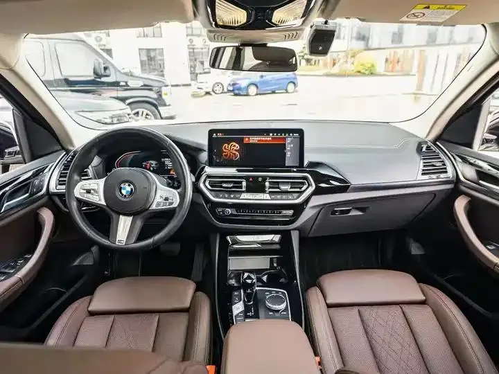 BMW X3 2023 xDrive25i M sports suit 8
