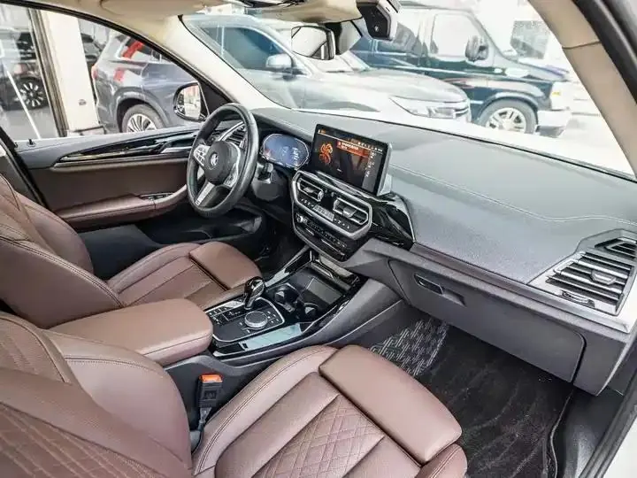 BMW X3 2023 xDrive25i M sports suit 9