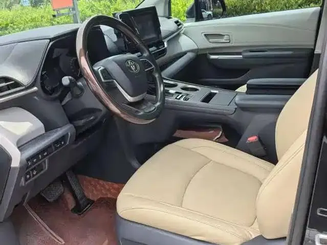 Grevia 2023 2.5L Hybrid Deluxe Edition 6