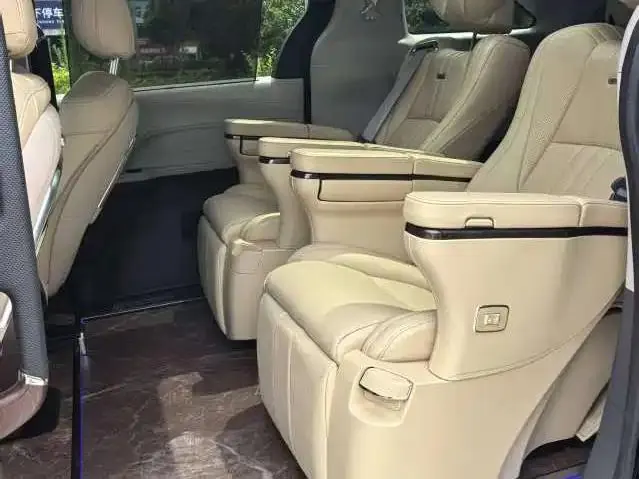 Grevia 2023 2.5L Hybrid Deluxe Edition 8