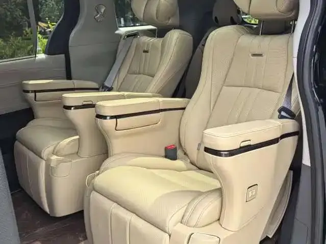 Grevia 2023 2.5L Hybrid Deluxe Edition 9