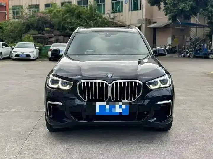 BMW X5 2022 model change xDrive 40Li M sports package 2