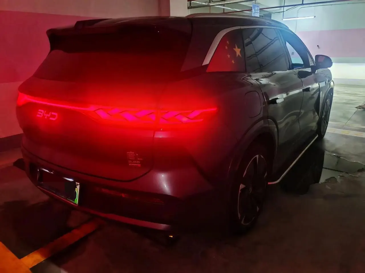 Tang L 2025 EV 600KM Four-Wheel-Drive Laser Radar Flagship Model 3