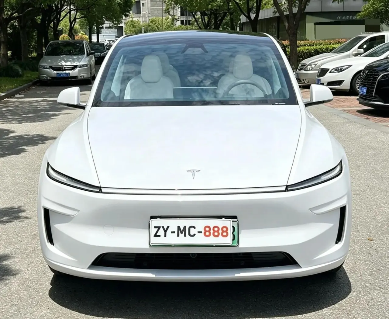 Tesla 2025 Model Y Rear-Wheel Drive Automatic 3
