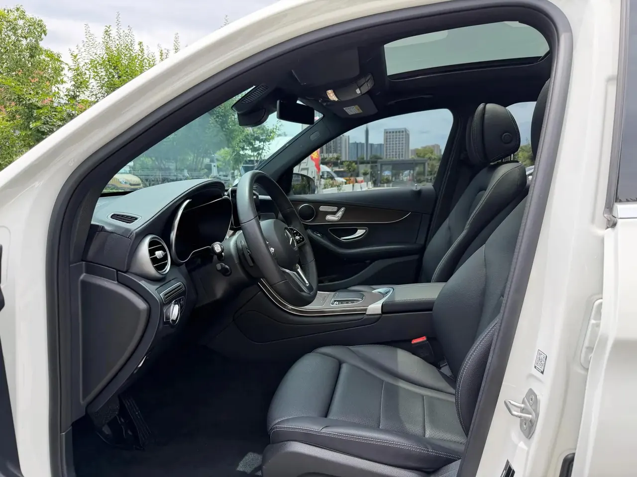 Mercedes Benz GLC 2022 to GLC 300 L 4MATIC Dynamic Tibetan Edition 3