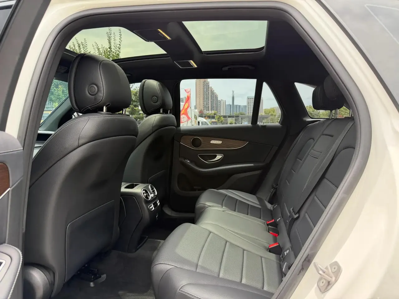 Mercedes Benz GLC 2022 to GLC 300 L 4MATIC Dynamic Tibetan Edition 4