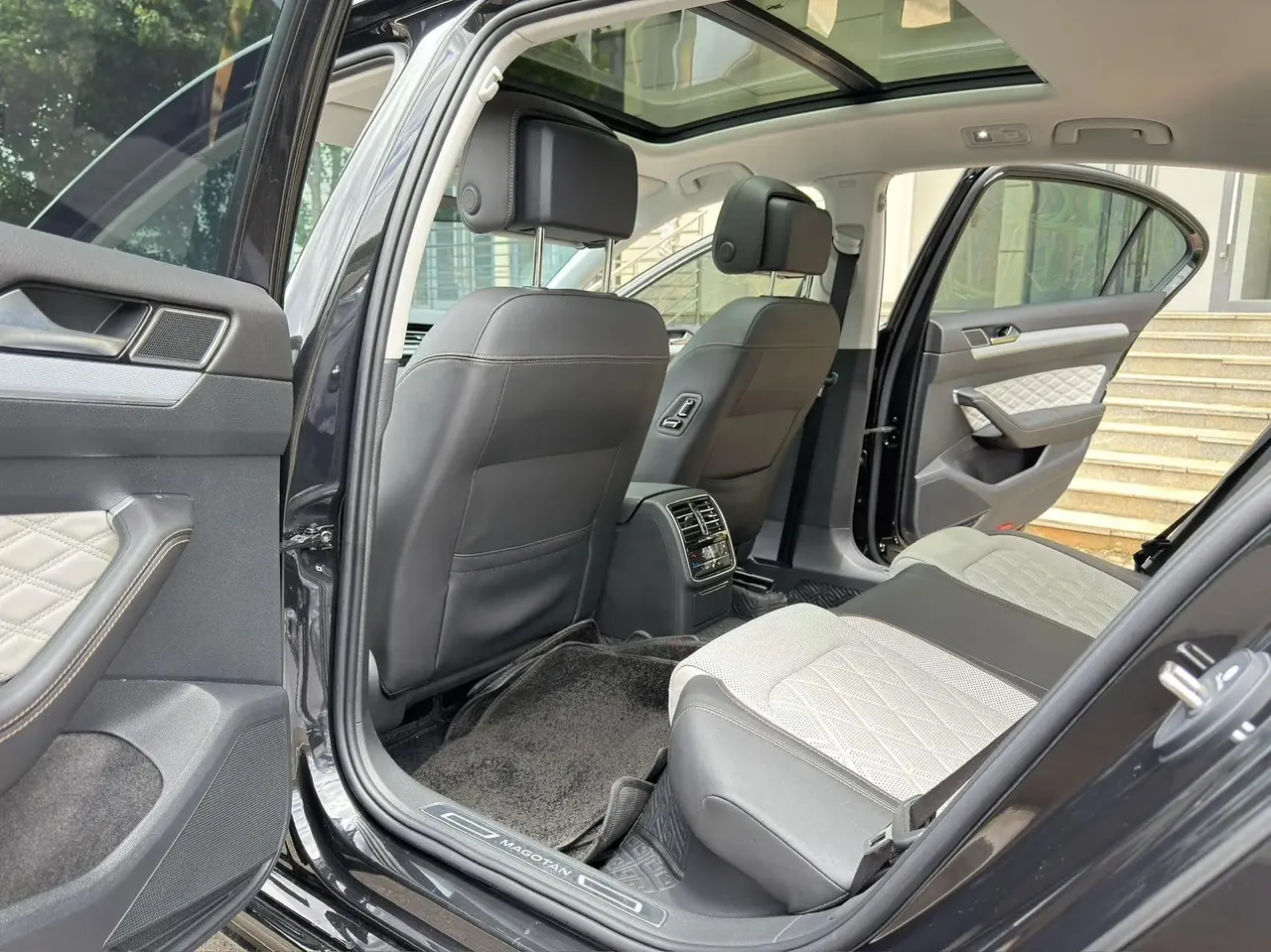Volkswagen 2024 Magotan 2.0TSI 330TSI 2 Million Units Shared Luxury Automatic 11