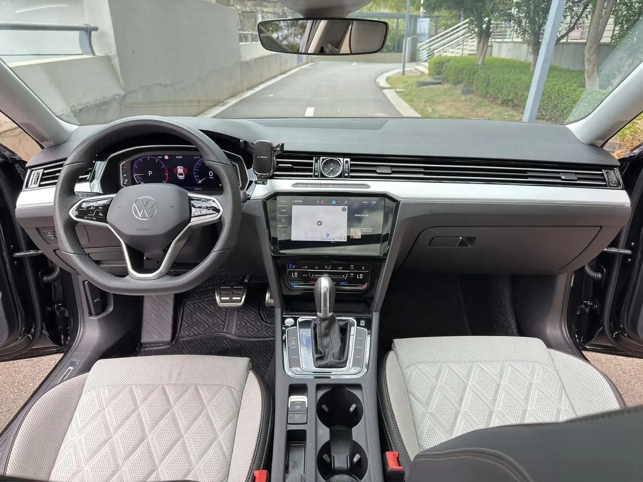 Volkswagen 2024 Magotan 2.0TSI 330TSI 2 Million Units Shared Luxury Automatic 12