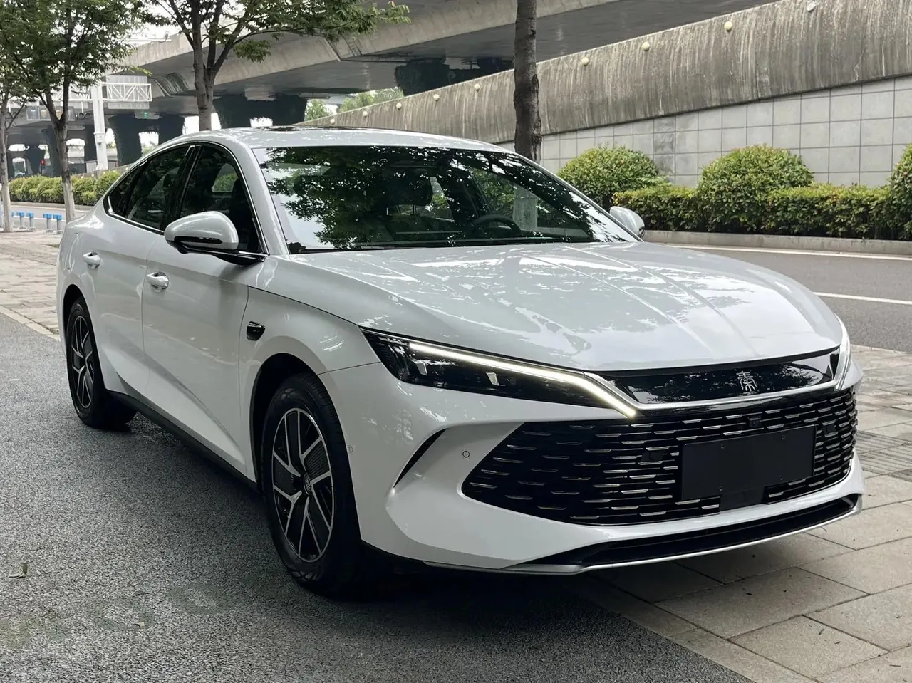 BYD 2025 Qin L DM-i 1.5 stepless smart driving version 120KM Exceed automatic gear 3