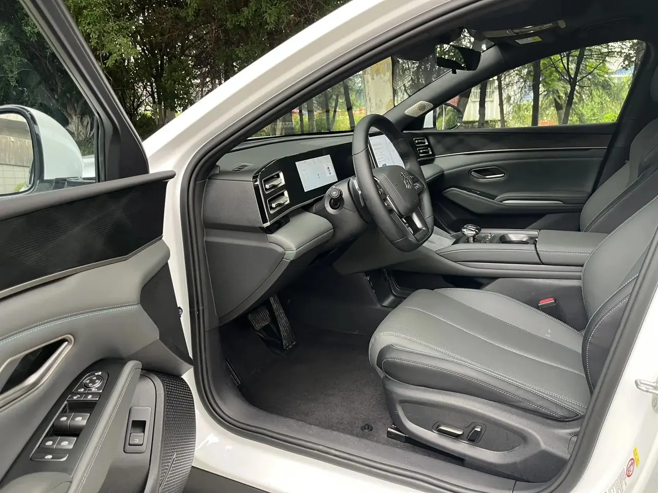 BYD 2025 Qin L DM-i 1.5 stepless smart driving version 120KM Exceed automatic gear 4