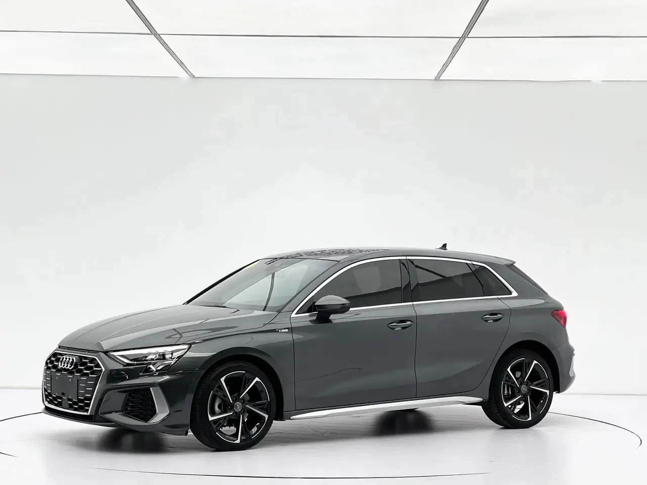 Audi A3 2021 model Sportback 35 TFSI Fashion Sport version - View 1